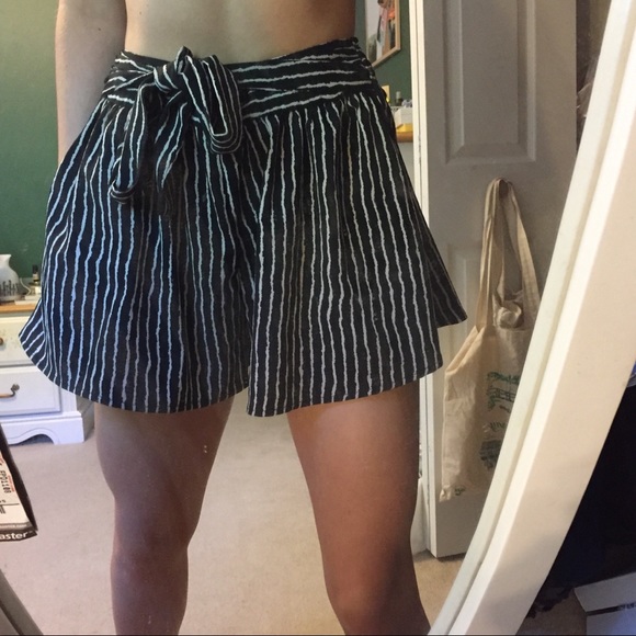 Urban outfitters shorts - Picture 3 of 3